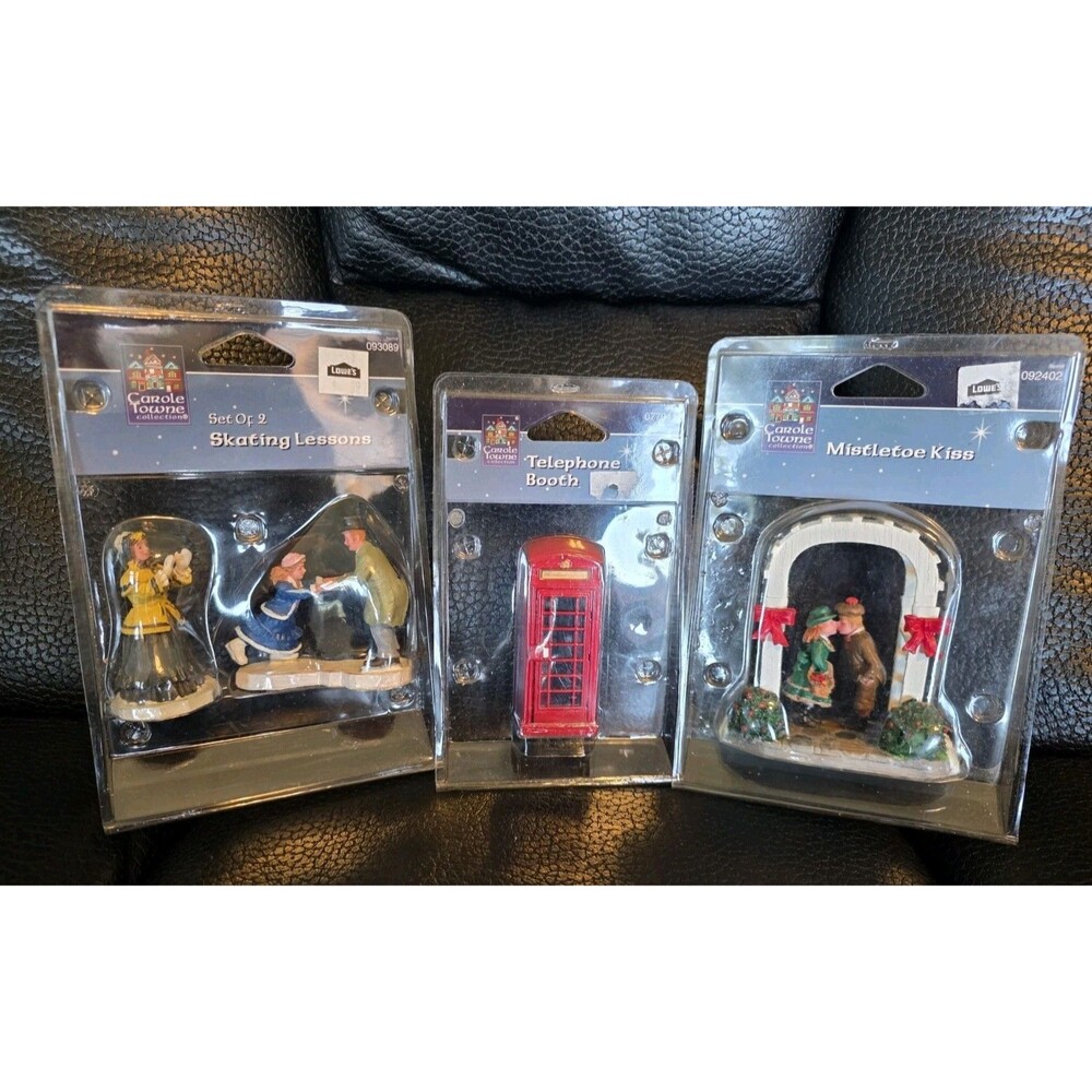 Lemax Carole Towne Mistletoe Kiss Skating Phone Booth Christmas Village Lot Lowe